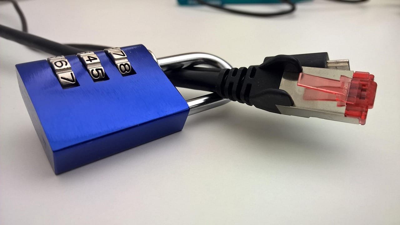 Multas e Sanções da ANPD: Panorama Atualizado 1 privacy policy, security, data transfer, padlock, combination lock, cable, compu