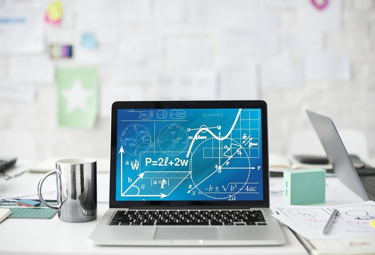 Transparência Algorítmica: Obrigações Legais e Desafios 1 mathematics, maths, computer, laptop, business, graphs, statistics, engineering,