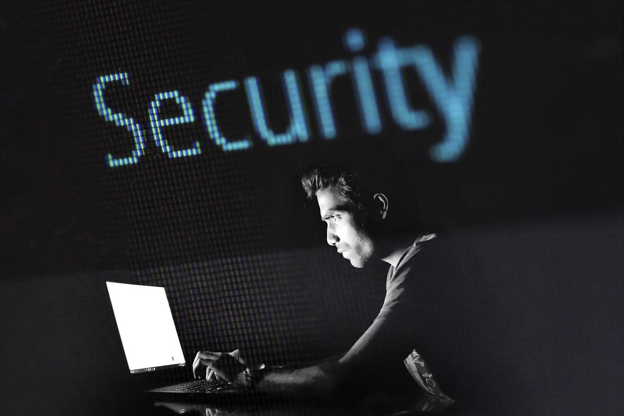 Dados Sensíveis na LGPD: Tratamento e Proteção Especial 1 hacking, cyber, hacker, crime, security, internet, computer, virus, data, networ
