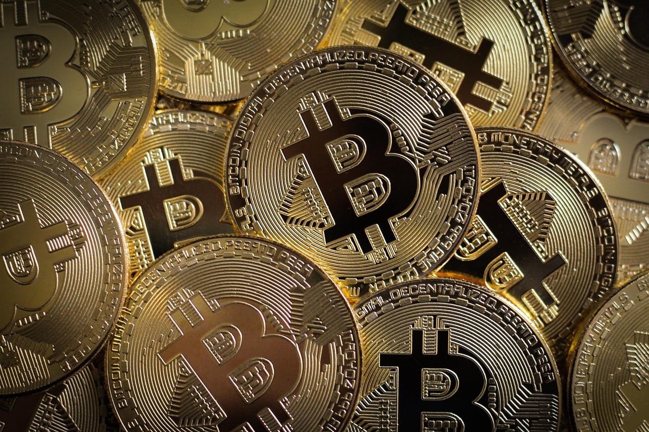 Governança de IA nas Empresas: Frameworks e Compliance 1 finance, currency, bitcoin, crypto, cryptocurrency, investment, wealth, money, b