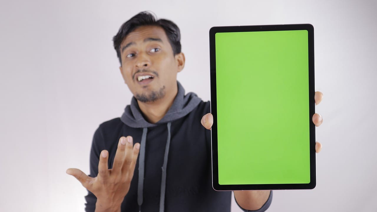 tablet, display, screen, green screen, confusion, expression, gesture, green scr