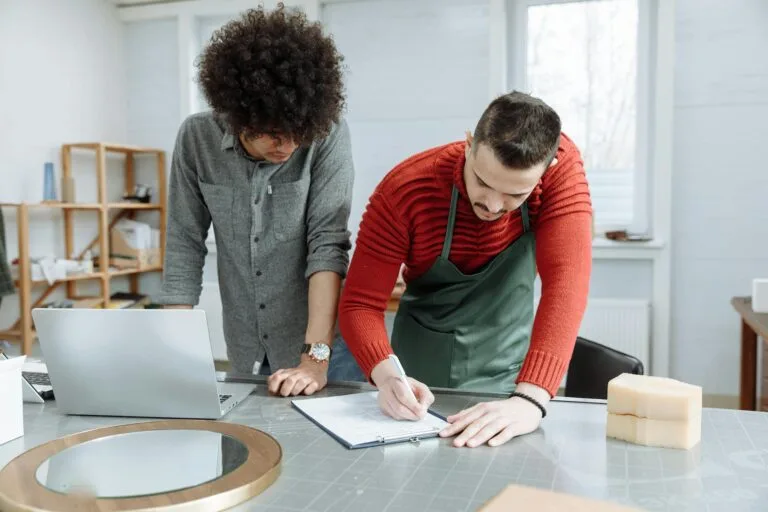 Aposentadoria do MEI: microempreendedor individual planejando contribuições ao INSS