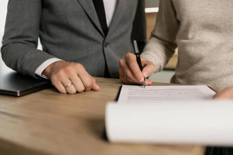 Cláusulas Abusivas em Contratos: Como Identificar e Anular