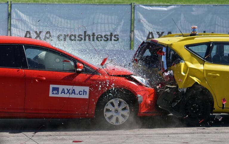 Responsabilidade do Fabricante de Hardware com IA Embarcada 5 crash test, collision, rear-end collision, 60 km h, diversion, liability, insura