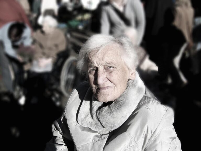 woman, elderly, portrait, old, senior, aged, grandma, grandmother, elderly, elde