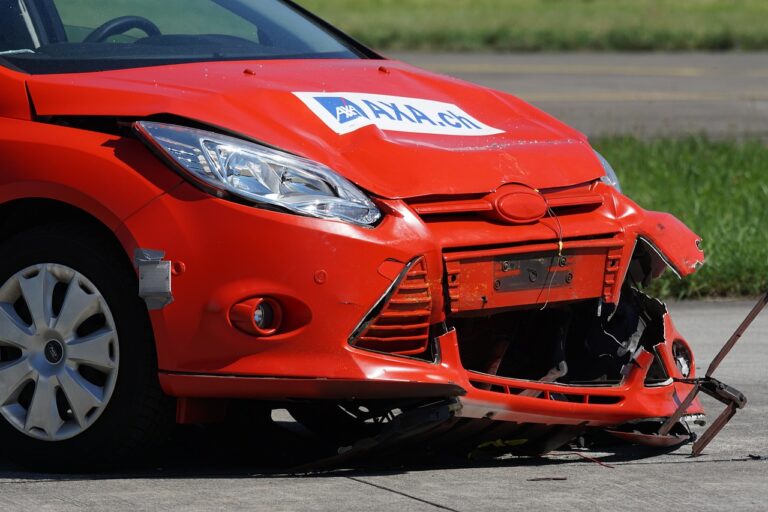 crash test, collision, rear-end collision, 60 km h, diversion, liability, insura