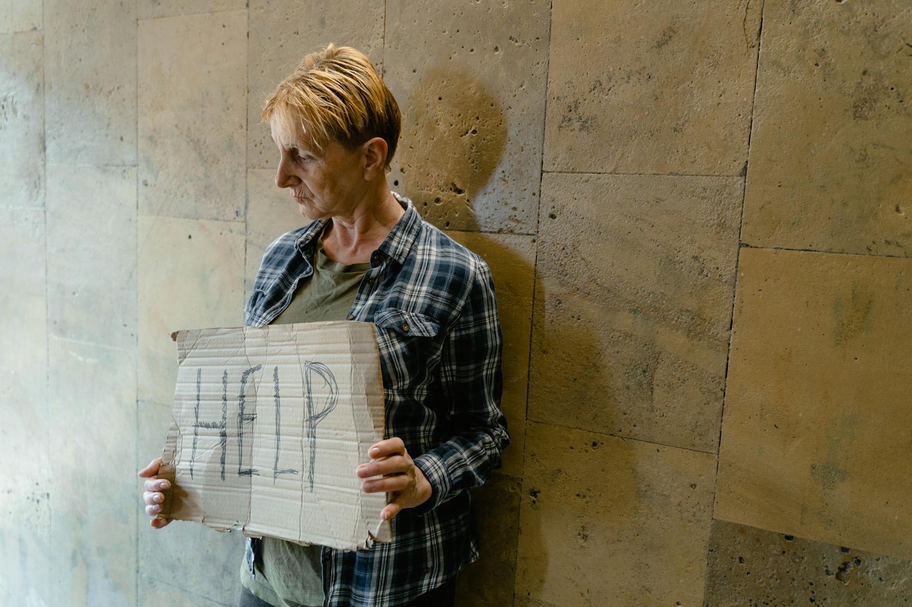 Aposentadoria Para Quem Nunca Contribuiu ao INSS: É Possível? 1 Idoso que nunca contribuiu buscando beneficio assistencial