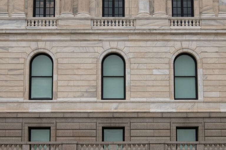 Concurso Publico: Como Impugnar Resultados e Recursos 4 Fachada de predio publico onde ocorrem concursos