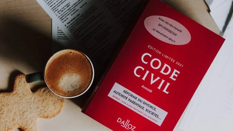 Livro de código civil brasileiro representando panorama legislativo em 2026