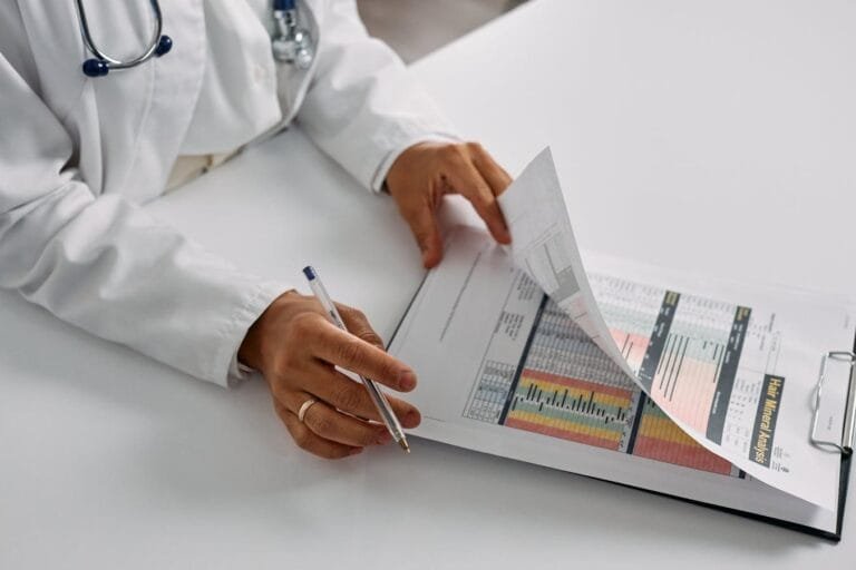Análise documental acelera benefícios por incapacidade no INSS 4 A medical professional checking patient reports with a clipboard in an office setting.