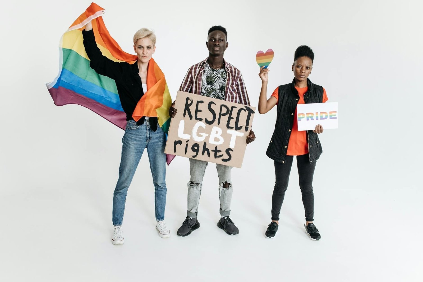 Bandeira LGBTQIA+ representando direitos previdenciários garantidos