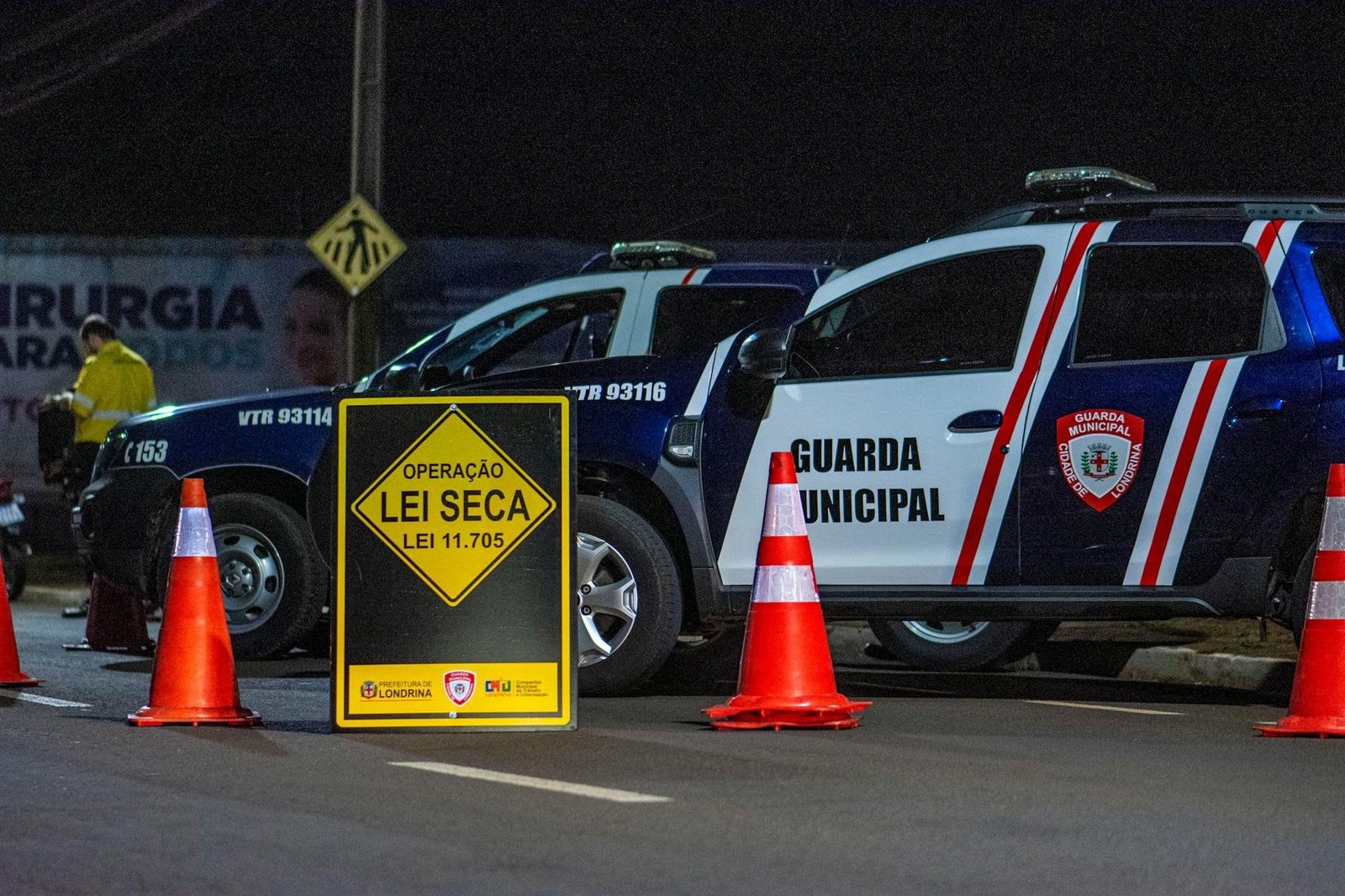 Violencia Domestica: Lei Maria da Penha e Medidas Protetivas 1 Night scene of a traffic checkpoint by the Municipal Guard in Londrina, Brasil,