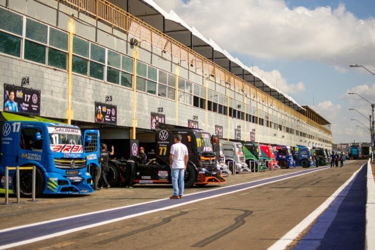 Multiple trucks lined up at pit lane in Londrina during a motorsport racing even