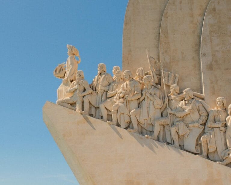 O IBS, a CBS e as receitas dos ativos garantidores das reservas técnicas 5 Padrão dos Descobrimentos in Lisbon, Portugal, a tribute to explorers, under a b