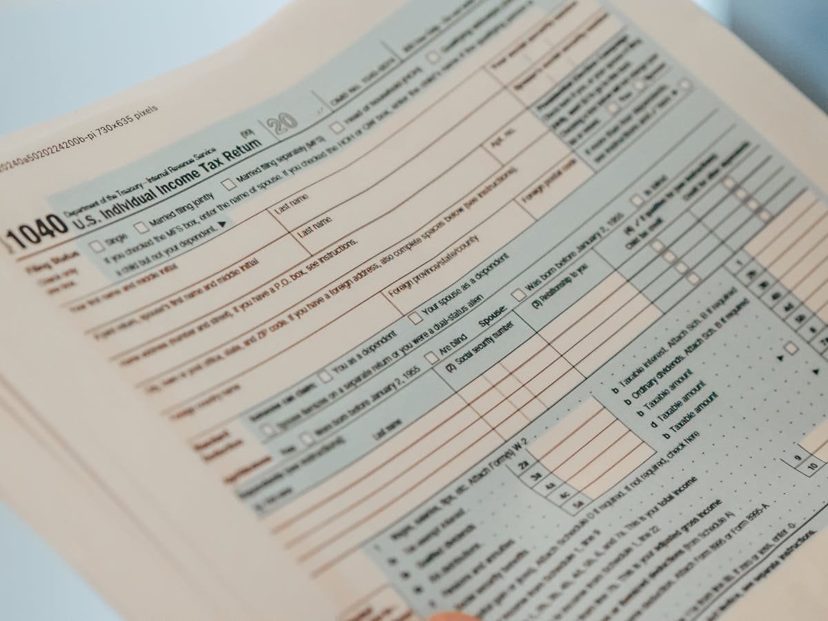 ITBI: Imposto na Transmissao de Imoveis Entre Vivos 1 Detailed close-up image of a U.S. 1040 Individual Income Tax Return form, ideal for finance-related content.