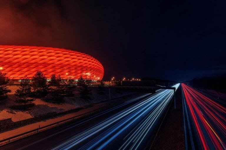 STF aplica aposentadoria compulsória aos 75 anos a empregado público 2 football stadium, highway, night, taillights, car lights, speed, driving a car, stadium, light strips, night shot, dark,