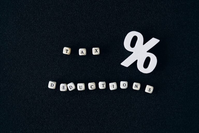 Acao anulatoria de debito fiscal: como contestar a cobranca na justica 7 Conceptual image of tax deductions with alphabet blocks and percent symbol on black surfac