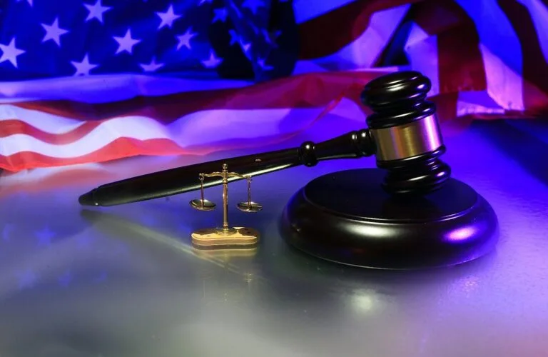 Ameaça: quando uma frase deixa de ser bravata e vira crime 5 justice, law, usa, us flag, courtroom, gavel, lawsuit, regulation, america, liberty, us fl