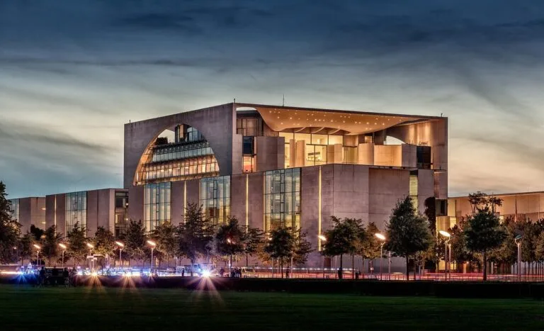 Autotutela administrativa: quando a Administração pode anular ou revogar seus próprios atos 3 federal chancellery, federal government, government, berlin, building, architecture, gover