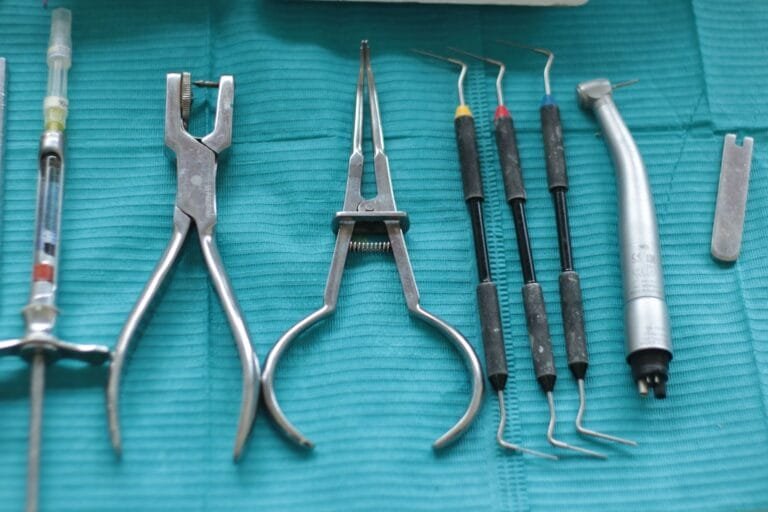 Ilustração sobre piso salarial médicos e dentistas