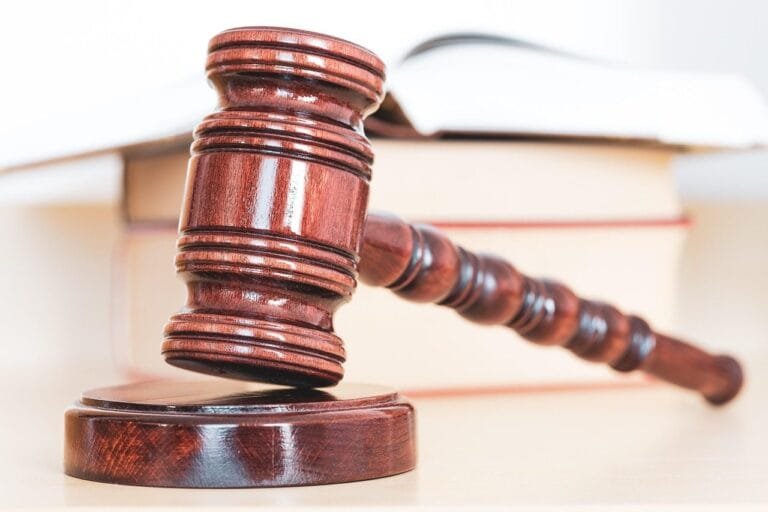 Como se preparar para mediar um conflito empresarial sem perder posição de negociação 11 hammer, auction, law, justice, crime, judgement, court hearing, verdict, punishment, autho