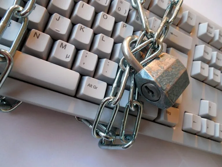 privacy policy, keyboard, security, secure, to back up, protection, castle, chain, padlock