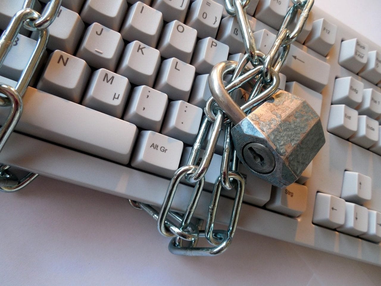 Concorrente registrou minha marca: caminhos para anular e recuperar o sinal 1 privacy policy, keyboard, security, secure, to back up, protection, castle, chain, padlock