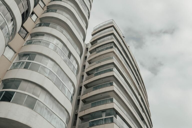 Elevated view of a contemporary high-rise building in Espírito Santo, Brazil, under a clou