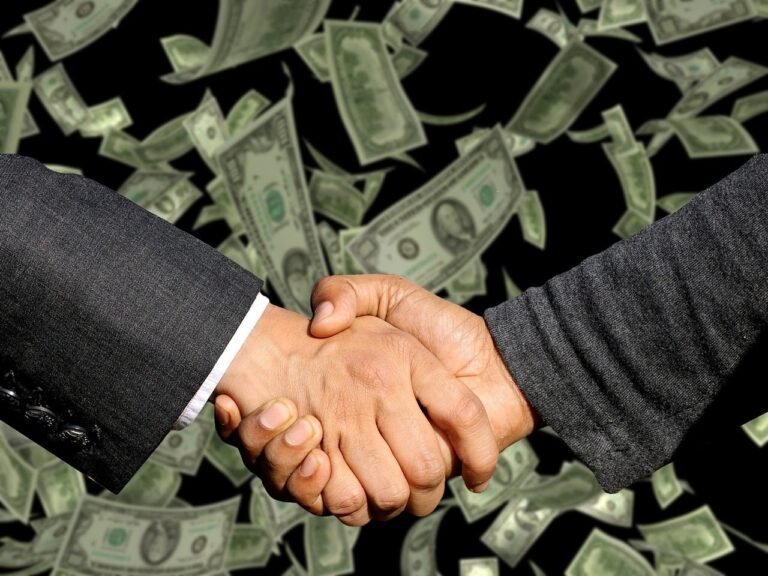 Contrato de locacao comercial: clausulas que protegem locador e locatario 7 handshake, agreement, trade, business, profit, sale, commercial, money, contract, concept,