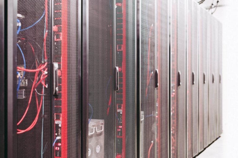 Imagem ilustrativa: Dataprev conclui migração do mainframe e reduz pela metade o tempo de processamento da folha do INSS