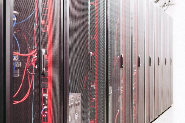 Imagem ilustrativa: Dataprev conclui migração do mainframe e reduz pela metade o tempo de processamento da folha do INSS