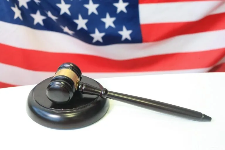 gavel, usa, flag, justice, judge, courtroom, lawsuit, law, lawyer, regulation, statute, th