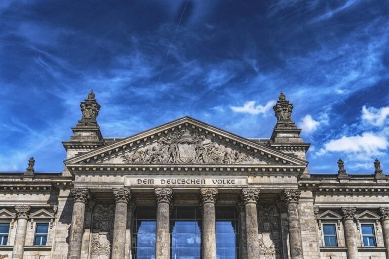 Recurso contra questão de prova: como construir uma impugnação bem fundamentada 15 bundestag, parliament, berlin, federal election, politics, germany, capital city, governme