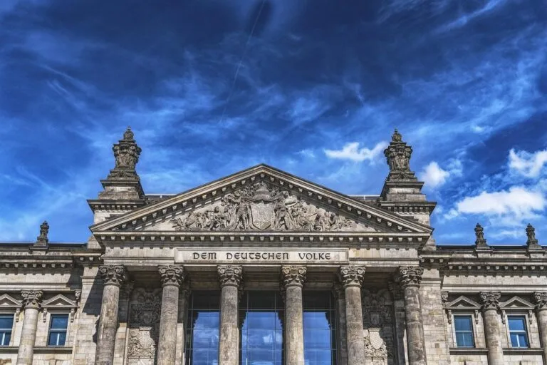 Recurso contra questão de prova: como construir uma impugnação bem fundamentada 5 bundestag, parliament, berlin, federal election, politics, germany, capital city, governme