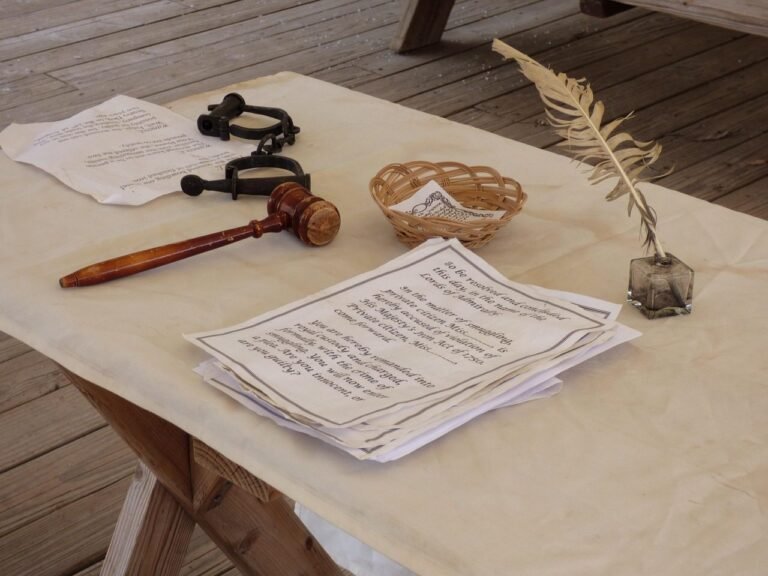 Recursos repetitivos e precedentes: como uma decisão pode definir milhares de casos 3 interview, paperwork, quill, law, lawyer, judge, colonial, rustic, harsh, royalty, majesty