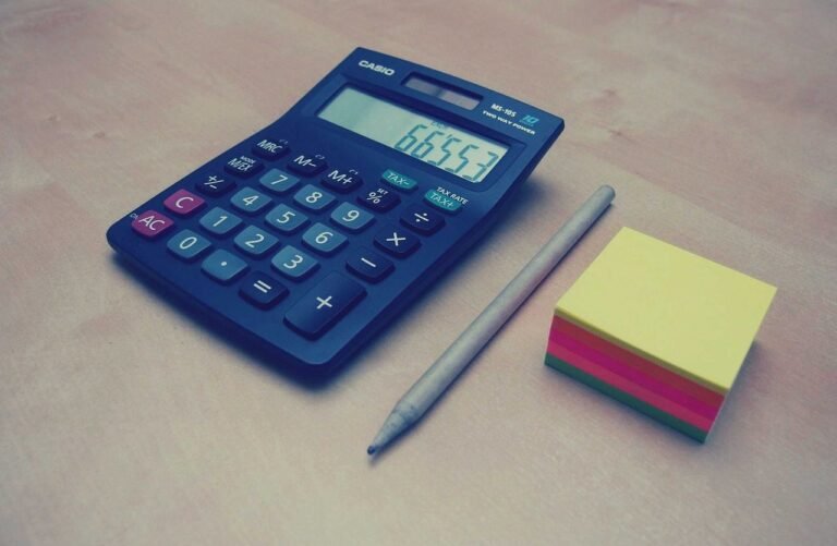 calculator, accounting, finance, business, office, desk, post-it, notes, memo, sticky note