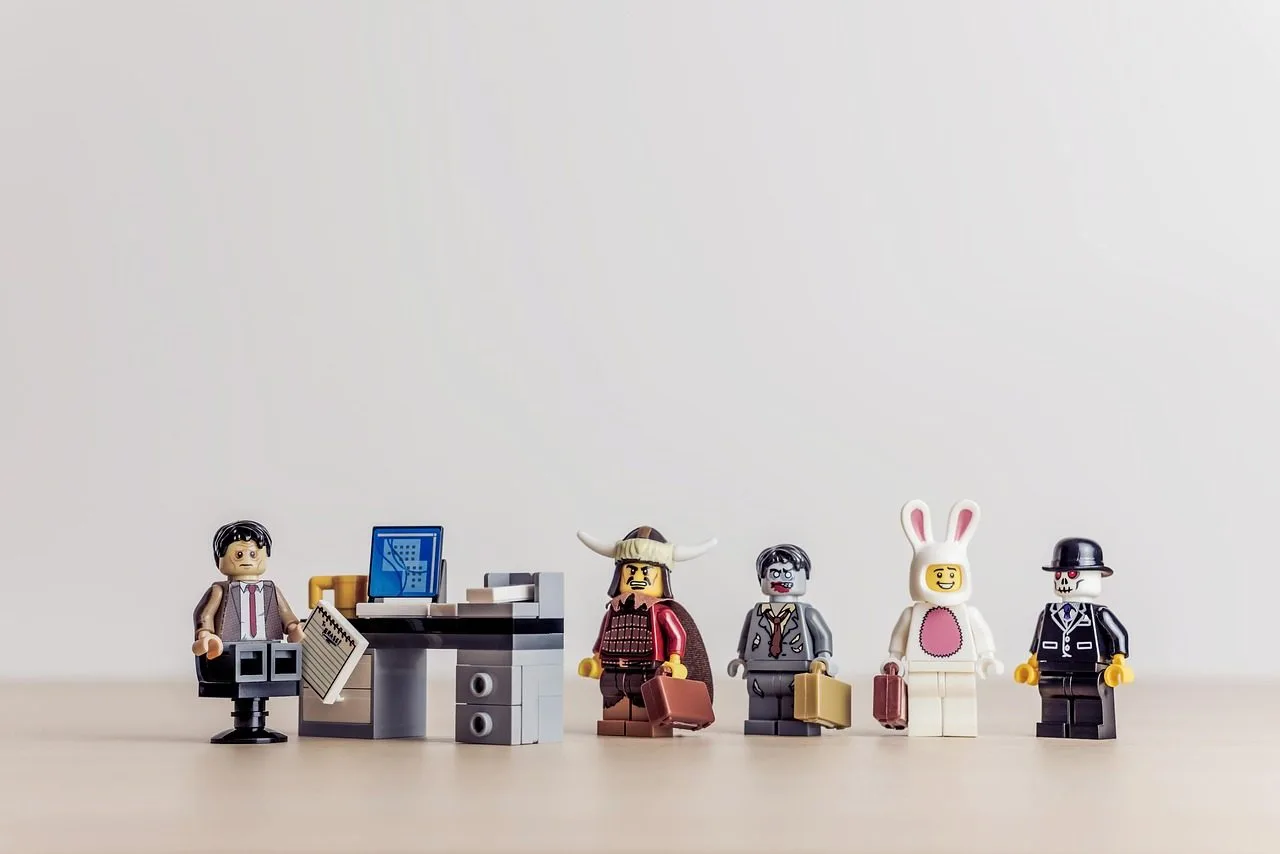 Como cobrar um cliente inadimplente sem incorrer em prática abusiva 1 bunny, business, businessmen, career, client, desk, figure, figurine, frustrated, geek, gu
