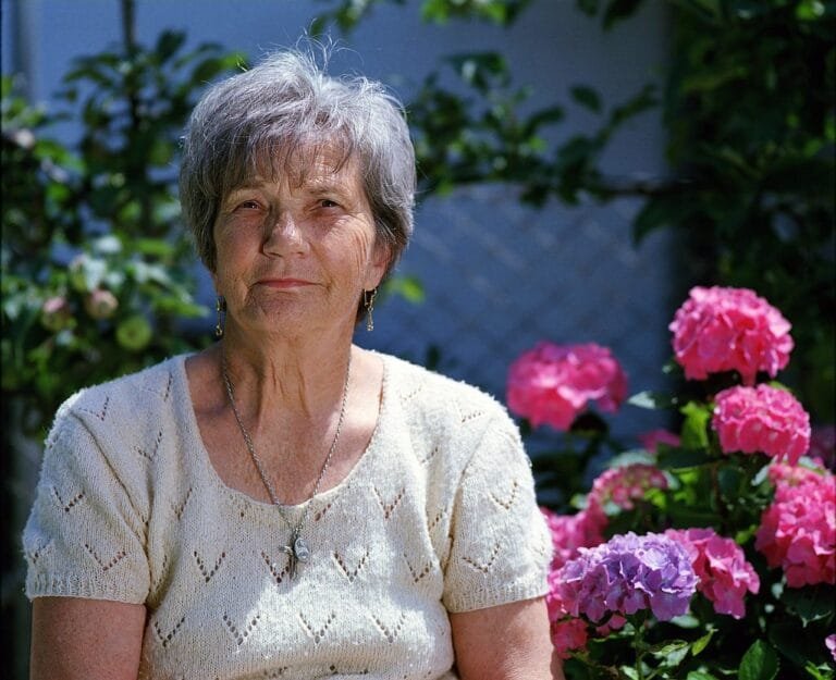 granny, woman, senior, elder, elderly, grandmother, old, female, pensioner, elderly woman,