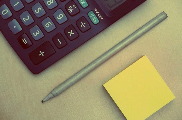 calculator, numbers, accounting, finance, pen, post-it notes, business, office, desk, calc