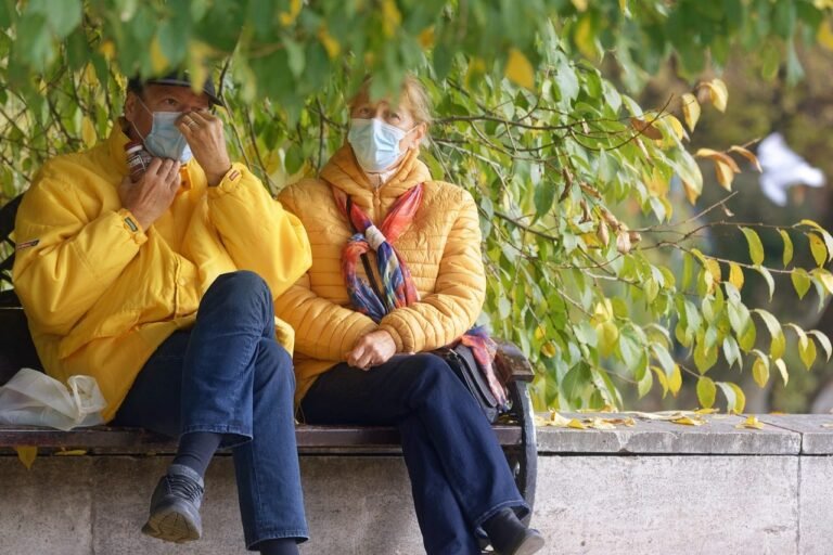 elderly couple, park, pandemic, face masks, autumn, park bench, caucasian, couple, elderly