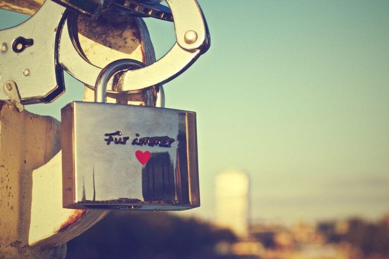 Estelionato digital: como funciona a responsabilidade dos bancos 9 padlock, lock, locked, heart, love sign, security, protection, safety, privacy, love