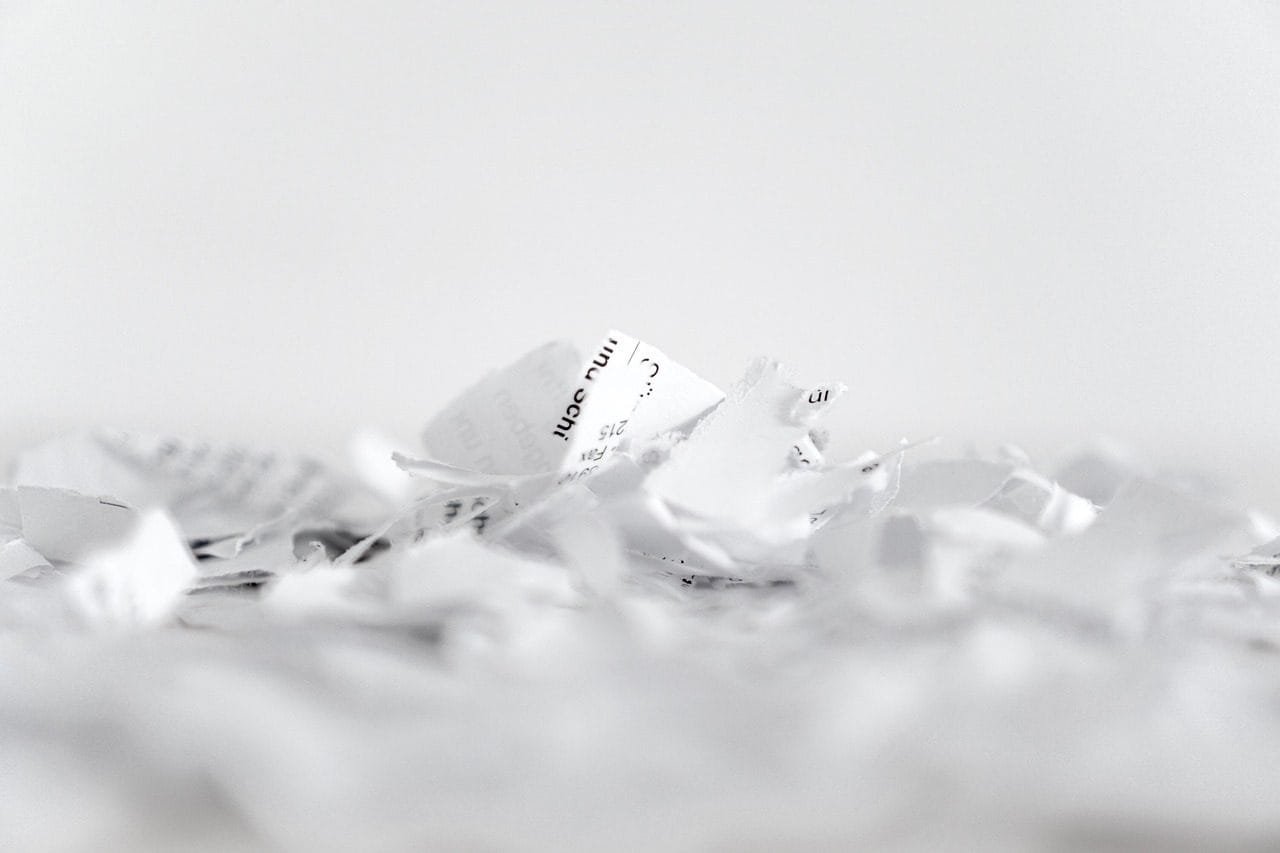 INSS alerta sobre golpes e reforça canais oficiais 1 paper, shredder, flakes, recycling, cut, shredded paper, shredding, paper strip, shredded,