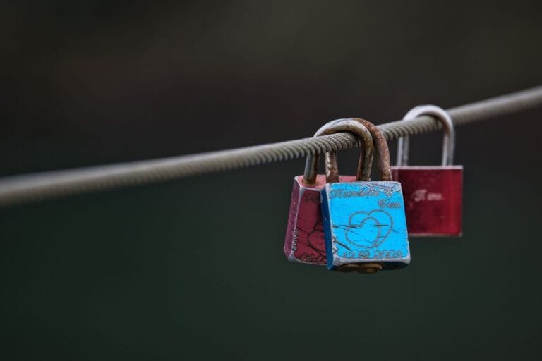Meu nome esta sendo usado em perfil falso nas redes sociais 7 Close-up of colorful love padlocks on a cable, symbolizing eternal love and commitment.