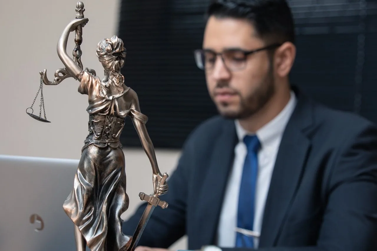 Coisa julgada por que uma decisão se torna definitiva 1 right, advocacy, lex, attorney, jura, justice, the regulation, bookshelf, paragraph, cool,