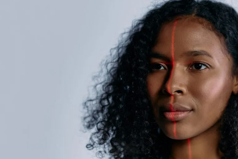 Validação facial por tecnologia de reconhecimento