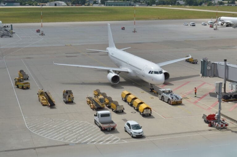 Aeronave em aeroporto durante situação de atraso ou cancelamento de voo