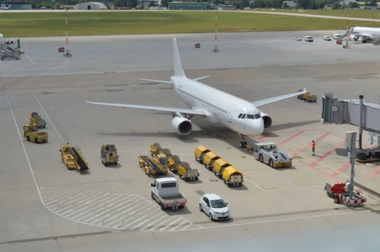 Aeronave em aeroporto durante situação de atraso ou cancelamento de voo